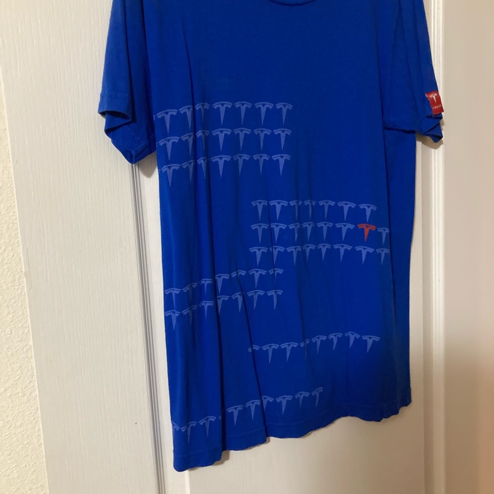 Tesla men’s shirt size small with t logo on it.